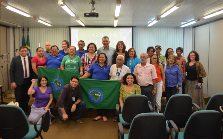 Associações de catadores firmaram parceria para coleta seletiva nos órgãos públicos estaduais