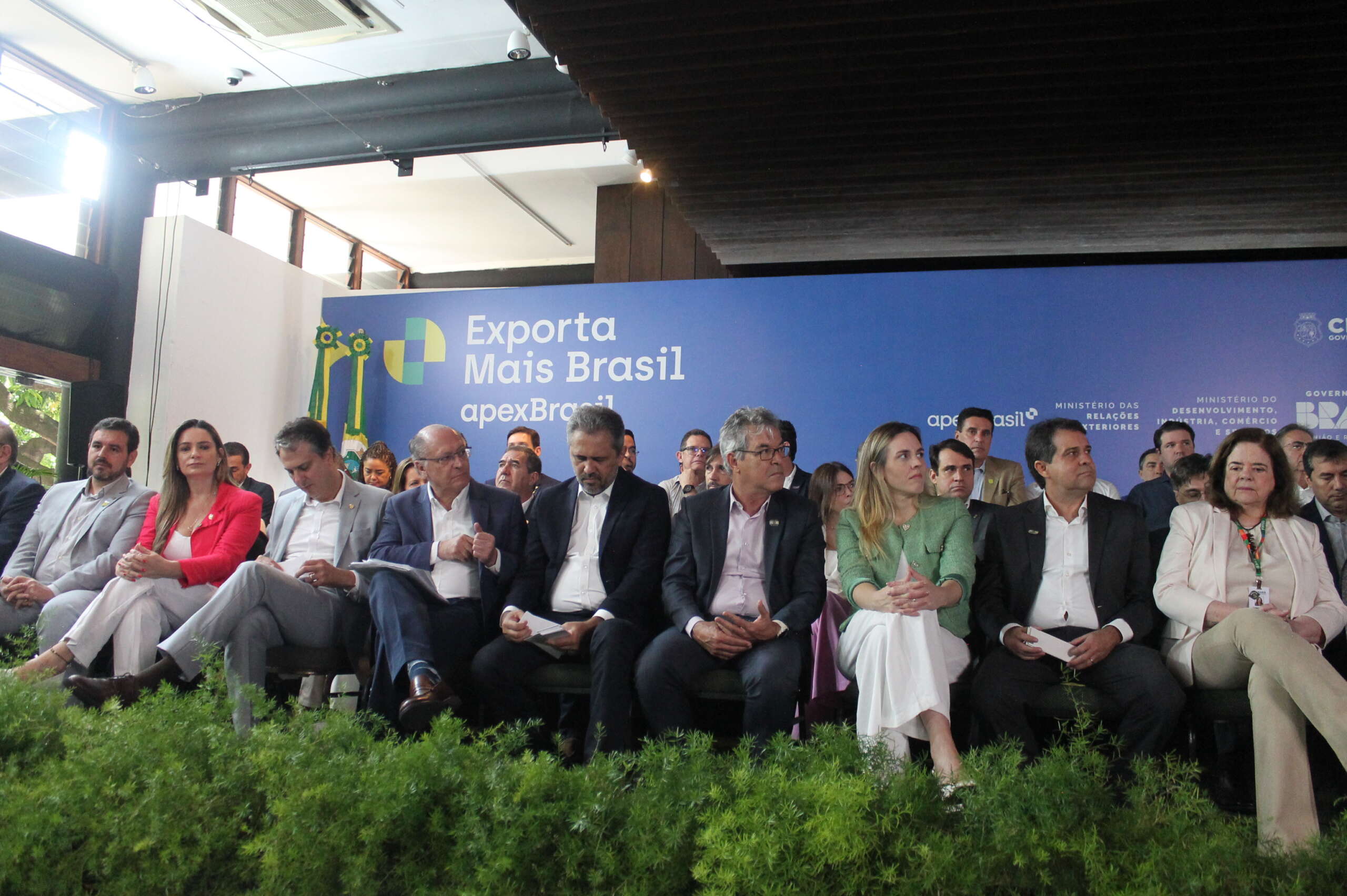 Durante evento da ApexBrasil, Elmano anuncia que o Ceará vai formar milhares de jovens na área de energia renovávelb