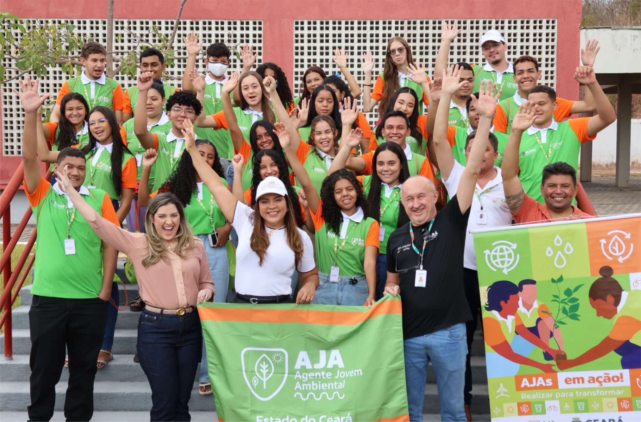 Sema entrega kit fardamento para os AJAs de Baturité