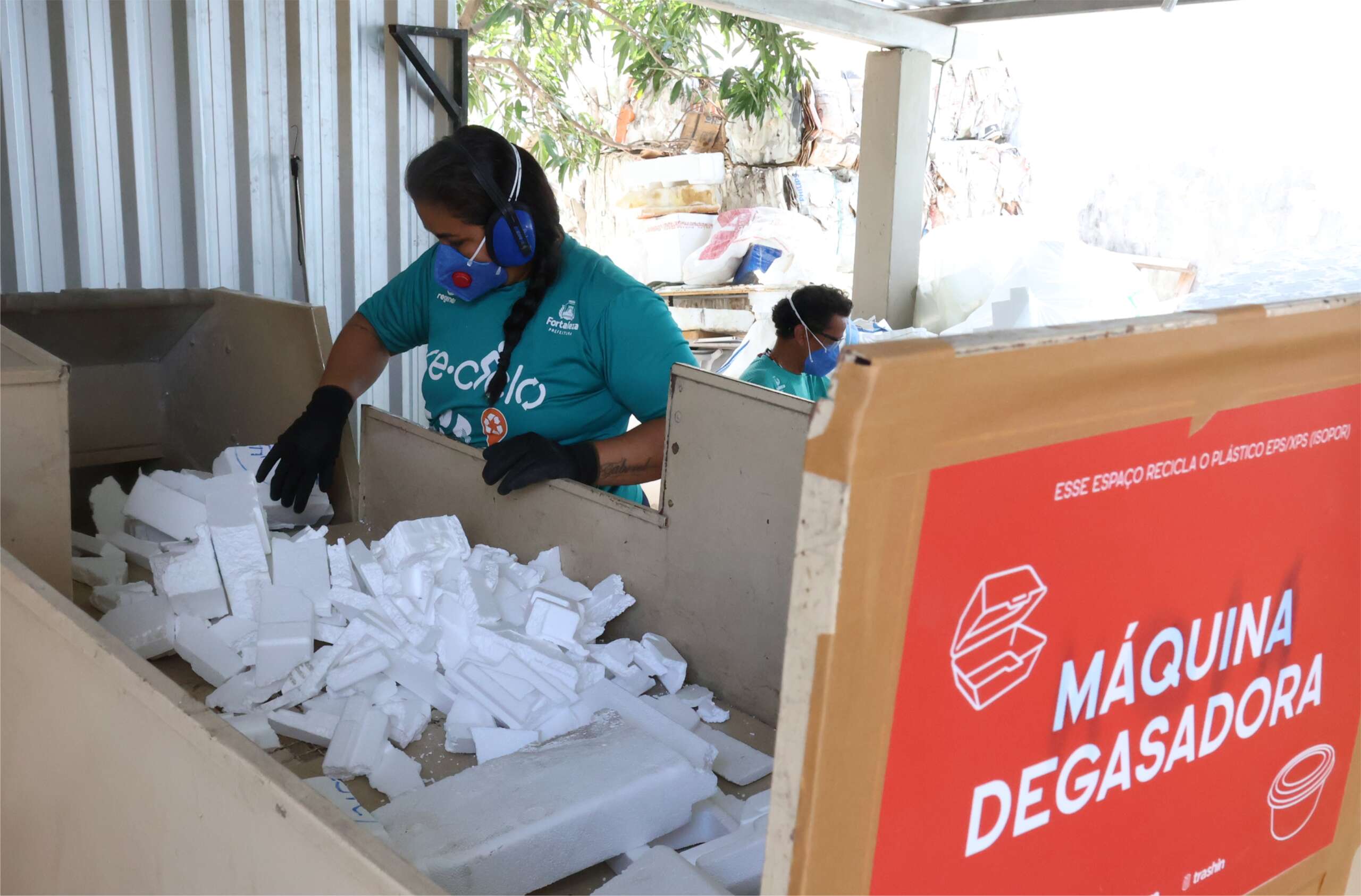 Comissão de Meio Ambiente e Sustentabilidade do Programa Ceará Sem Fome discutem gestão sustentável do isopor durante visita a Rede de Catadores